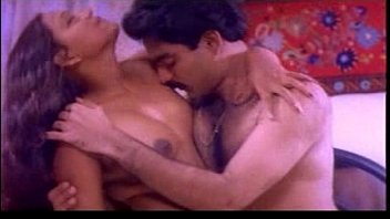 Malayalam B-grade Actress’ Steamy Nude Bath Scene
