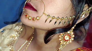 भोला भाला लड़का पड़ोस की गरम मैडम को बिस्तर पर ले जाकर चोदता हुआ हिंदी सेक्स वीडियो