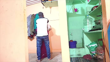 Bhanje Ne Apni Jawaan Mami Ki Gaand Ko Zor Zor Se Chod Kar Pura Faad Diya