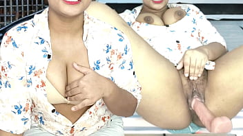 भारी चूतड़ों वाली उर्फी का पेशाब फुहाराता हुआ सेक्स मशीन के साथ जंगली हिंदी ऑडियो संभोग