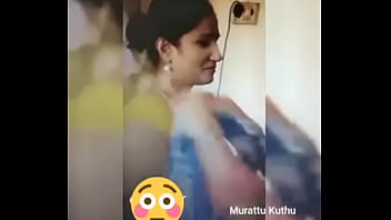 Sultry Tamil Aunty With Curves That Won’t Quit