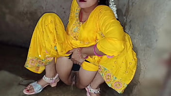 देशी भाभी की गर्म चुदाई की मचती हुई आवाज़ें