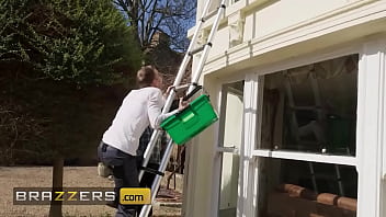 Kayla Wild’s Filthy Cash-for-couble-dicking Deal With Two Horny Window Washers