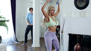 Sneaking A Peek At My Sizzling Latina Step-mom’s Sweaty Workout