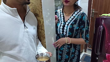 Moti Chuchiyon Wali Padosan Bhabhi Ko Doodh Maangne Ke Bahane Chod Kar Raand Bana Diya
