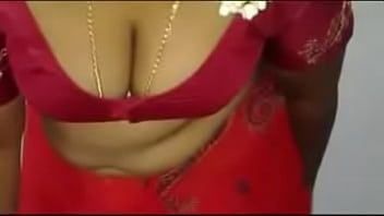 Sizzling Mallu Maid In Saree Drops Her Silks To Tempt Young Studs