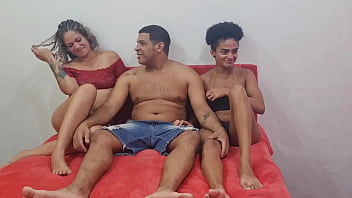 Metendo Gostoso No Cuzinho Da Mãe E Da Filha.