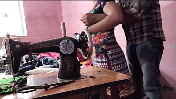 देसी भाभी की सिलाई की क्लास में अंकल ने उसकी चूत में लंड घुसाकर जोरदार चुदाई की