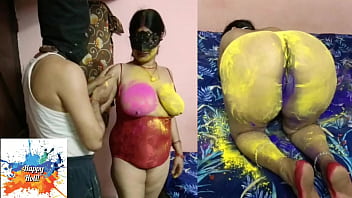 मेरी छिनार जवान सास की मस्त चुचियों पर होली का रंग डालकर मजे लिए