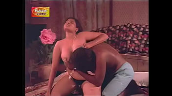 Mallu Meenu’s Luscious Curves And Seductive Moves