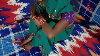 सास की कुतिया बनाकर जब मैंने उसे चोदा तो वह चीखते हुए बोली, “तो तू भी कुत्ता है, और मुझे ऐसे ही चोद!”