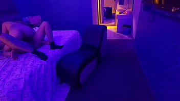 Madre Soltera Insaciable Exige Doble Penetración Salvaje En Motel Sucio