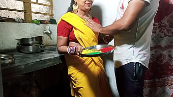गर्म होली पर मेरी सेक्सी भाभी को रंग लगाकर किचन स्टैंड पर जबरदस्त चुदाई