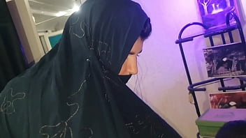 Hindi Desi Refugiada Oferece Massagem Tântrica E Sexo Ardente Em Troca De Asilo No El Toro De Oro