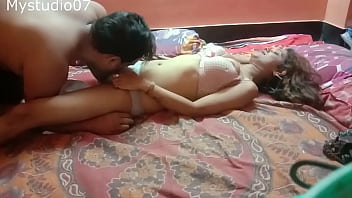 Sultry Indian Beauty Seduces The Delivery Boy For A Steamy Afternoon Romp