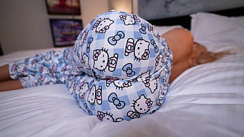 Waking Up To My Stepson’s Hard Cock, This Milf Gets A Quick And Easy Orgasm.