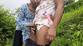 गर्म देसी भाभी का खुले खेत में जंगी चुदाई का मज़ा