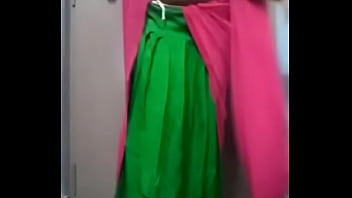 Sizzling Tamil Aunty’s Seductive Moves
