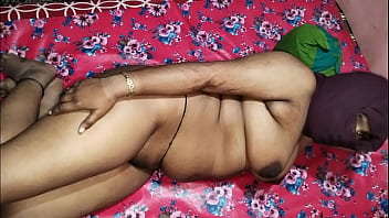 माँ ने बेटे की गेंद की लट चुदाने के लिए उसका लंड चूसा