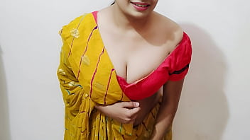 भाभी ने देवर को हाथ से रिलीफ देते देखा और फिर उसके बड़े लंड से मजेदार चुदाई का आनंद लिया