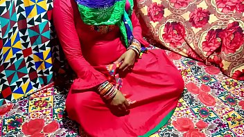 सासूजी की चीखें सुनकर दामाद जी और तेज़ कर दो, अंदर तक घुसने से उसकी चूत में दर्द हो रहा है मगर मज़ा भी आ रहा है
