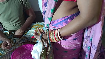 अकेली भाभी को अंडे बेचने वाले ने घर में जबरन चोदा