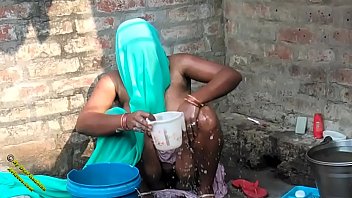 Desi Radhika’s Raw Village Bath: A Steamy Hindi Show