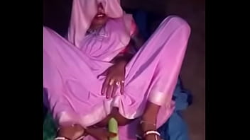 Sanskari Saas-bahu Ki Chudai Masti, Vail Se Apni Choot Ko Ragad Kar Maza Leti Hai