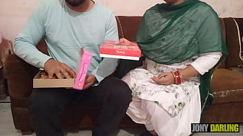 Diwali Ke Din Maami Ki Geeli Choot Ke Pataakhe Phod Kar Ek Mazedaar Raat Manaayi