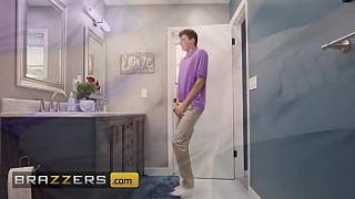 Naughty Milf Justine Saves The Day And Gets Filthy After Zipper Mishap With Jodie