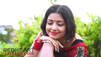 Sizzling Bhabhi Peels Off Her Saree To Reveal Everything – Part 4