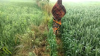 Desi Radhika’s Wild Outdoor Pleasure
