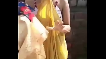 Desi Bhabhi’s Steamy Bath Time Video