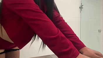 Le Destrozo El Coño A Mi Suegra Cuando La Pillo Orinando En El Baño