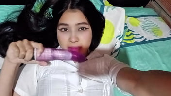 Después De La Clase, La Universitaria Ardiente Se Toca Sola En Su Habitación