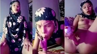 Anggi Si Hijabers Menggoda, Menggila Di Kamar Sendiri