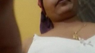 Bhopal Aunty’s Bold Nude Tease And Selfie Show Video