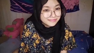 Mata Berbinar Di Balik Cadar, Menggapai Kenikmatan Intim