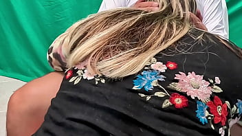 Mi Ardiente Suegra Latina Me Provoca A Escondidas De Mi Esposa