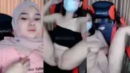 Arunika Dalam Hijab, Telanjang Dan Menggairahkan, Bermasturbasi Langsung Di Siaran Langsung