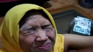 Bangladeshi Beauty Gets A Creamy Facial From Her Man