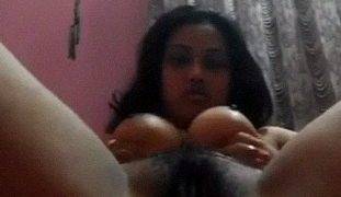 Bengali Bombshell’s Sultry Solo Session