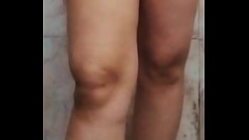 Desi Bhabhi Bathroom Mein Akele Maza Le Rahi Hai