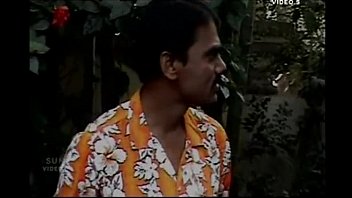 Sizzling Desi Aunty With Curves That Command Attention