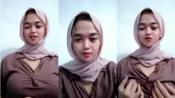 Gadis Berjilbab Menggoda Dengan Gerakan Sensual Menggairahkan