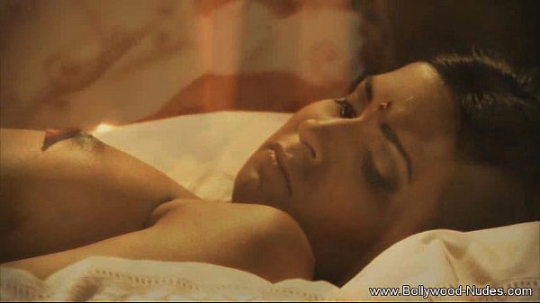 Sizzling Desi Temptress Dances And Glows With Sensual Grace