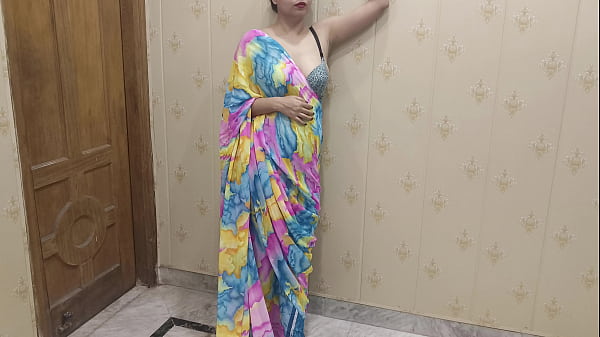उसके छूते ही वो गर्म हो गई और उसने अपनी चूत में उसका बड़ा लंड ले लिया।