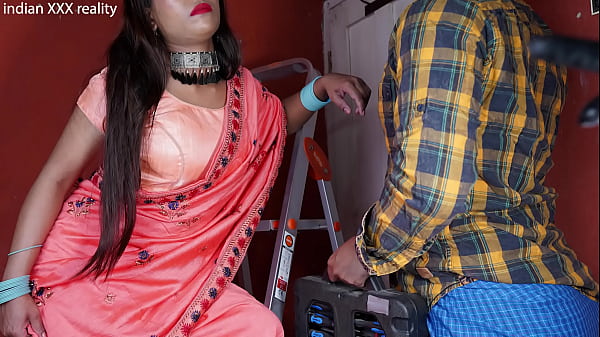 Desi Kaamwali Aunty Ki Chhed-phad Karte Hue Mast Mazedaar Uncle