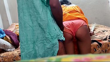 Desi Bhabhi Ki Garmi Bhari Doggy Style Chudai, Chikni Gaand Pe Thappad Maar Ke Zor Zor Se Choda
