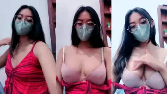 Yasmine’s Live Boob Spill Spectacle